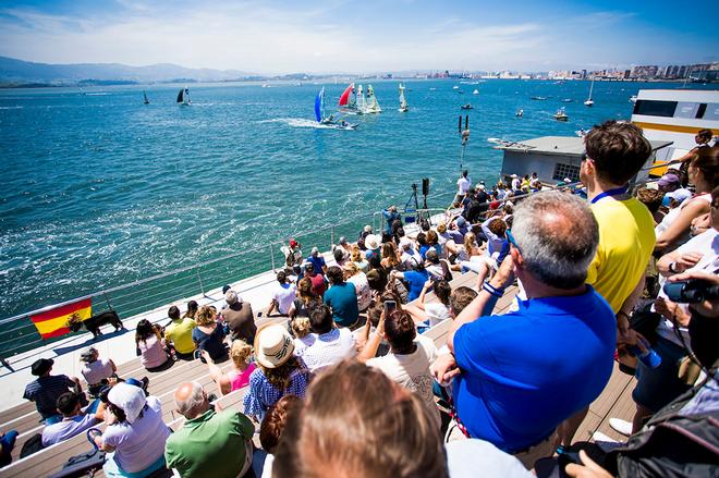 Spectators watch on from the Dune - 2017 World Cup Series Final - Santander ©  Tomas Moya / Sailing Energy / World Sailing